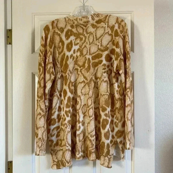 Show Me Your MuMu Cliffside Sweater in Sandy Cheetah Knit - Picture 5 of 8